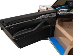 1. Ușă de mașină electrică, design modern, detaliu interior auto.