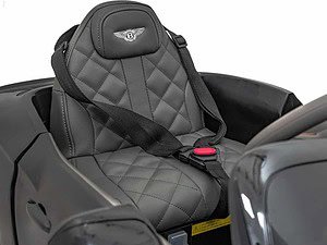 Centură auto pentru scaun copil, siguranță și confort în mașină.