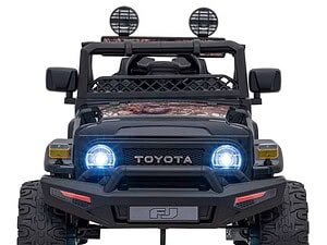 Mașină electrică pentru copii, model Toyota cu faruri LED și design realist, perfectă pentru joacă în curte.