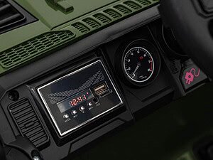 1. Panou de bord cu radio și vitezometru pentru mașină de jucărie.