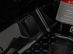 Jucarie electrica pentru copii cu scaun de masina, siguranta si distractie pentru cei mici.