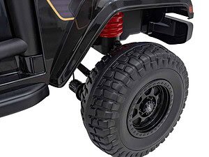 1. Anvelopă off-road pentru mașinuțe de joacă, detaliu robust și durabil.