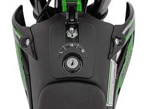 1. Buton de control pentru scuter electric, poziție de mers L, H, M, cu cheia de pornire.