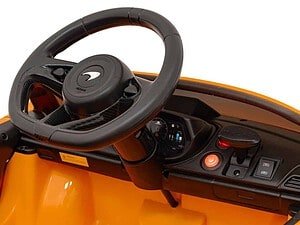 Jucărie mașinuță electrică pentru copii, design realist și funcții distractive.