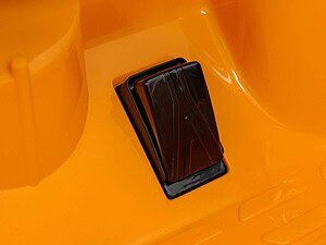 Uşă de siguranță pentru jucării, sigură și fiabilă, perfectă pentru camera copiilor.