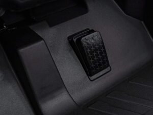 1. buton de control al vehiculului, ergonomic și modern.