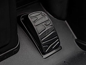 1. Pedale de accelerație pentru mașină, design ergonomic și modern.