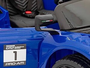 - Jucărie de mașină electrică pentru copii, realizată din materiale sigure și durabile.