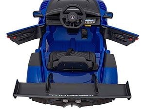 1. Mașinuță electrică pentru copii, design sportiv albastru și interior realist.