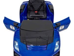 Mașină electrică pentru copii, model sport cu scaun confortabil și design atractiv pentru joacă sigură.