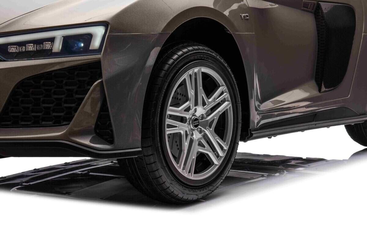 Jucarii din lemn pentru copii, design modern si sigur, perfect pentru joaca educativa.