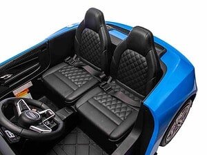 1. Jucărie mașinuță electrică pentru copii, model sport cu volan și scaune confortabile.