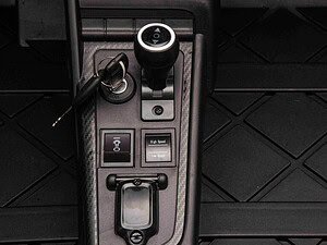 - buton de iluminare și sistem de control al vitezei auto pentru mașini de curse.