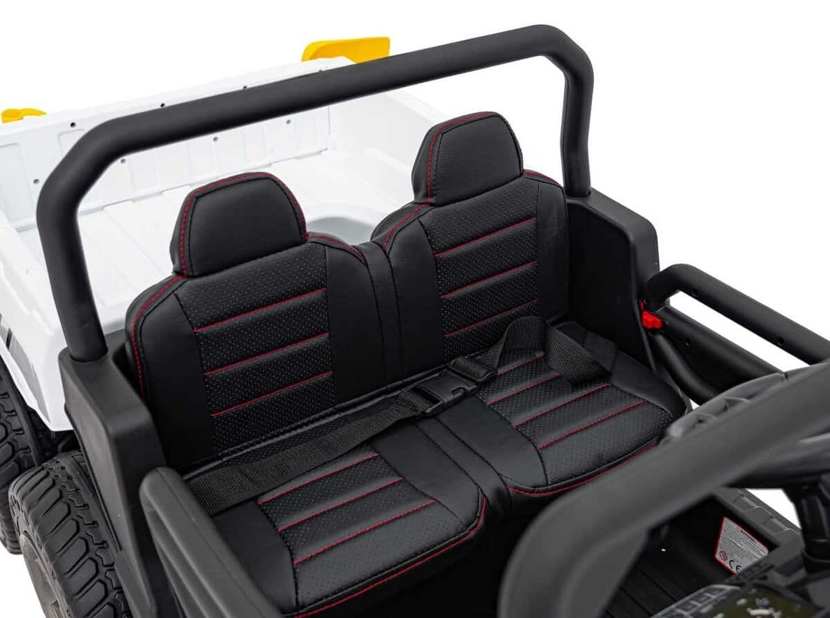 Jucării pentru copii, mașinuță electrică pentru copii, siguranță și divertisment.