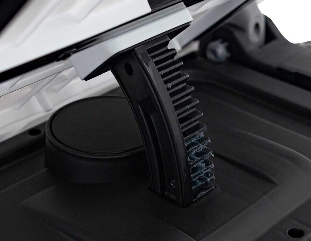 Ceas de bord auto, buton control, indicatori, functie de siguranță. Accesoriu esențial pentru siguranța în conducere.