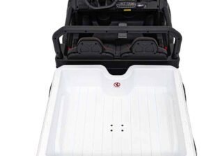 Mașină electrică pentru copii cu design realist, perfectă pentru joacă și aventuri în aer liber.