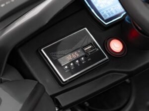 Ceasar audio pentru mașină cu afisaj digital și control Bluetooth, compatibil cu telefon și muzică wireless.