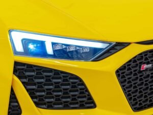 Lampa far Audi RS3 galben, design sportiv si modern.