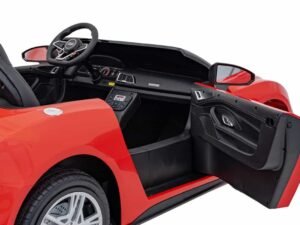 Mașină electrică pentru copii, model sport roșu cu interior detaliat și design realist.