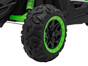 1. Anvelopă off-road pentru mașinuțe de jucarie, cauciuc robust și design sportiv.