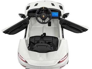 1. Mașinuță electrică pentru copii Porsche cu design realist.