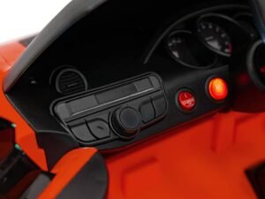 1. Jucărie licensed pentru copii, mașinuță electrică cu panou de control.Color vibrant și sigur pentru cei mici.