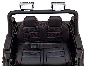 Scaune din piele pentru jucării, design sportiv și confort pentru copii, ideal pentru mașinuțe electrice.