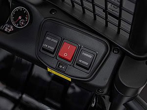 Buton control și funcții pentru vehicul, interfață pentru condus și siguranță auto.