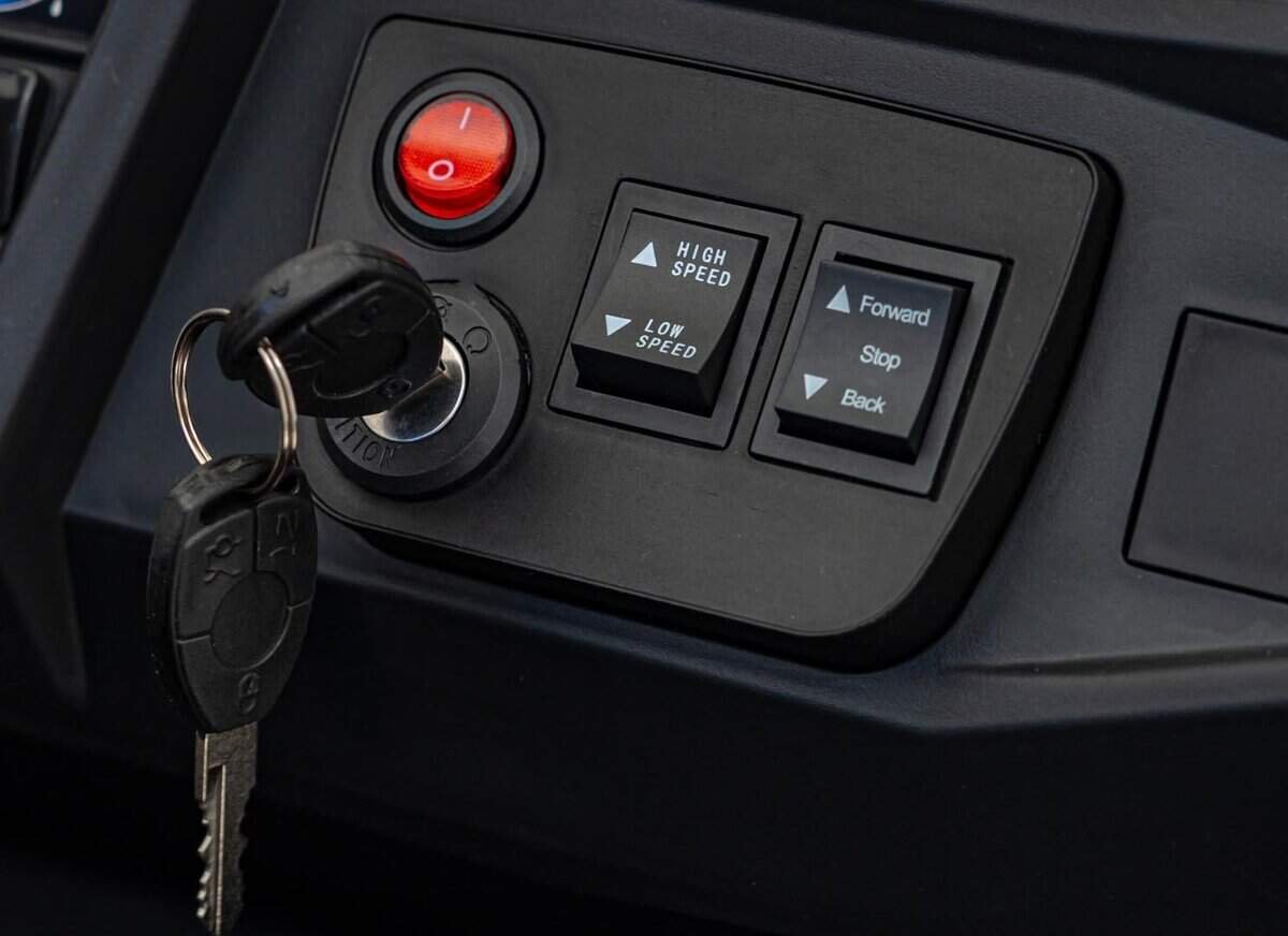 1. Cheie de mașină la bord pentru jocuri copii.