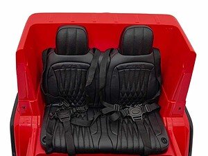 1. Scaun de mașină pentru copii, confortabil și sigur, cu centuri de siguranță.