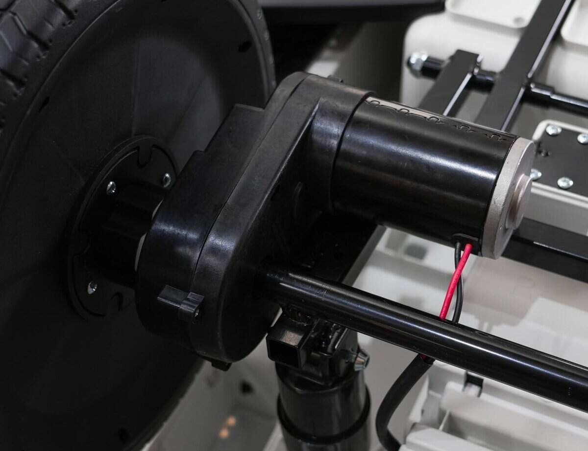 1. Motor electric pentru mașinuțe de jucărie, performanță înaltă și durabilitate.