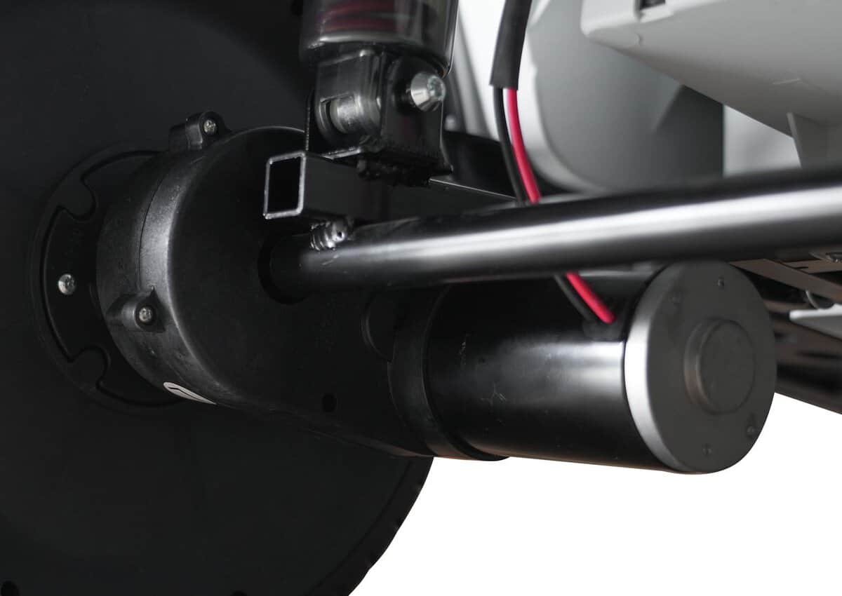 1. Componentă electrică a mașinii, motor electric și elemente mecanice robuste.