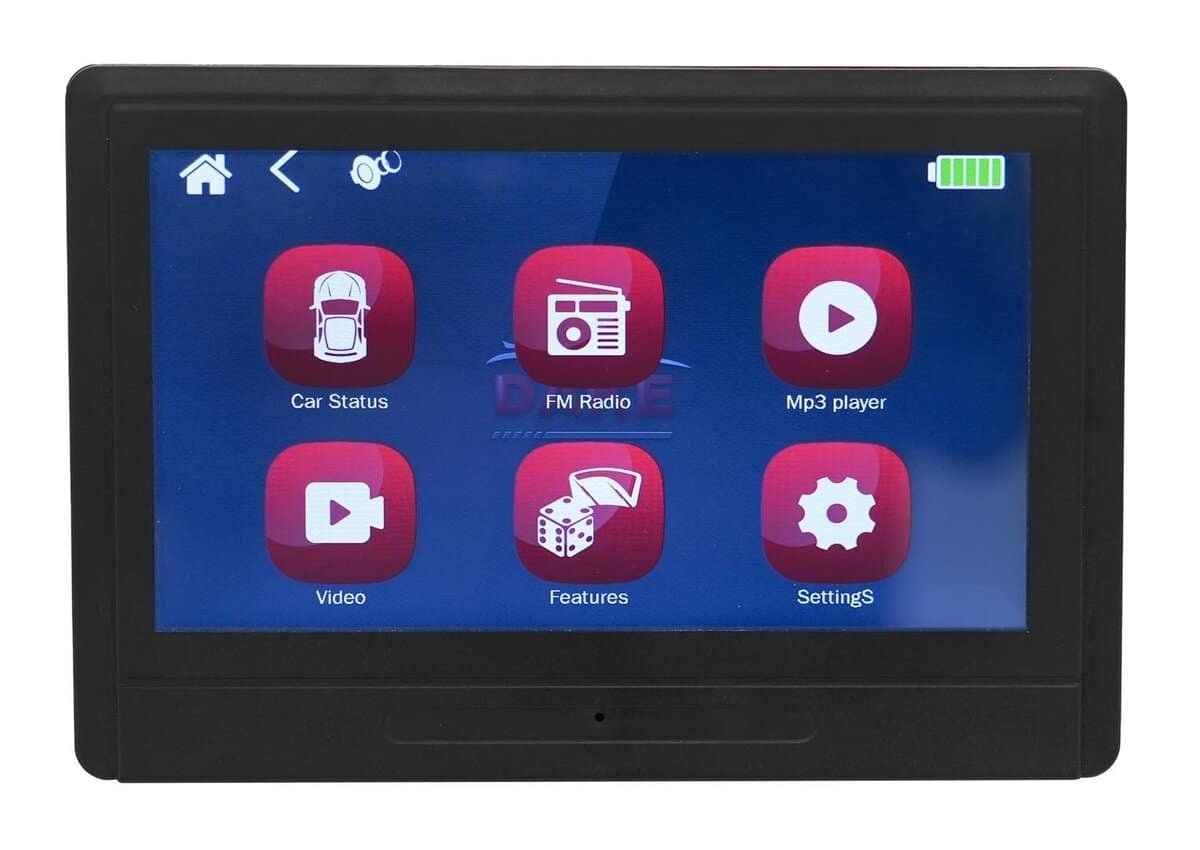 Ecran de monitorizare auto cu funcții multiple, touchscreen și sistem de navigație avansat.