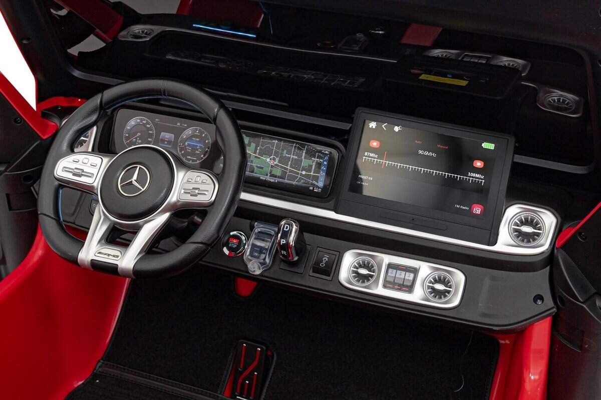 1. Interior volan Mercedes-Benz, ecran GPS și control clima pentru mașini de jucărie.