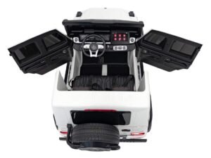 1. Jucarie auto electrică pentru copii, model Mercedes-Benz, cu design realist.