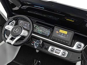 1. Interior mașină Mercedes pentru copii, design realist și detalii autentice.