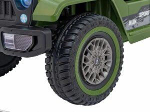 1. Roată de mașinuță electrică pentru copii, model sport, cu anvelope durabile și detalii realiste.