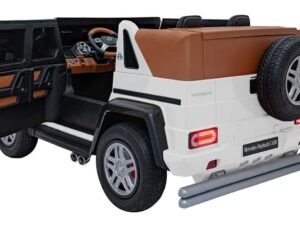 Mașinuță electrică pentru copii în stil Mercedes-Benz G 650, distractiv și sigur pentru cei mici.