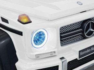 1. Jucărie de pluș în formă de mașină Mercedes.