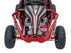 Prototip de mașinuță Jeep electric pentru copii, ideal pentru joacă în aer liber.