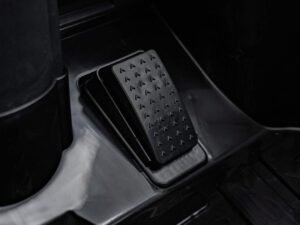 Pedală accelerație mașină, acceleratie auto, element de control pentru condus sigur.