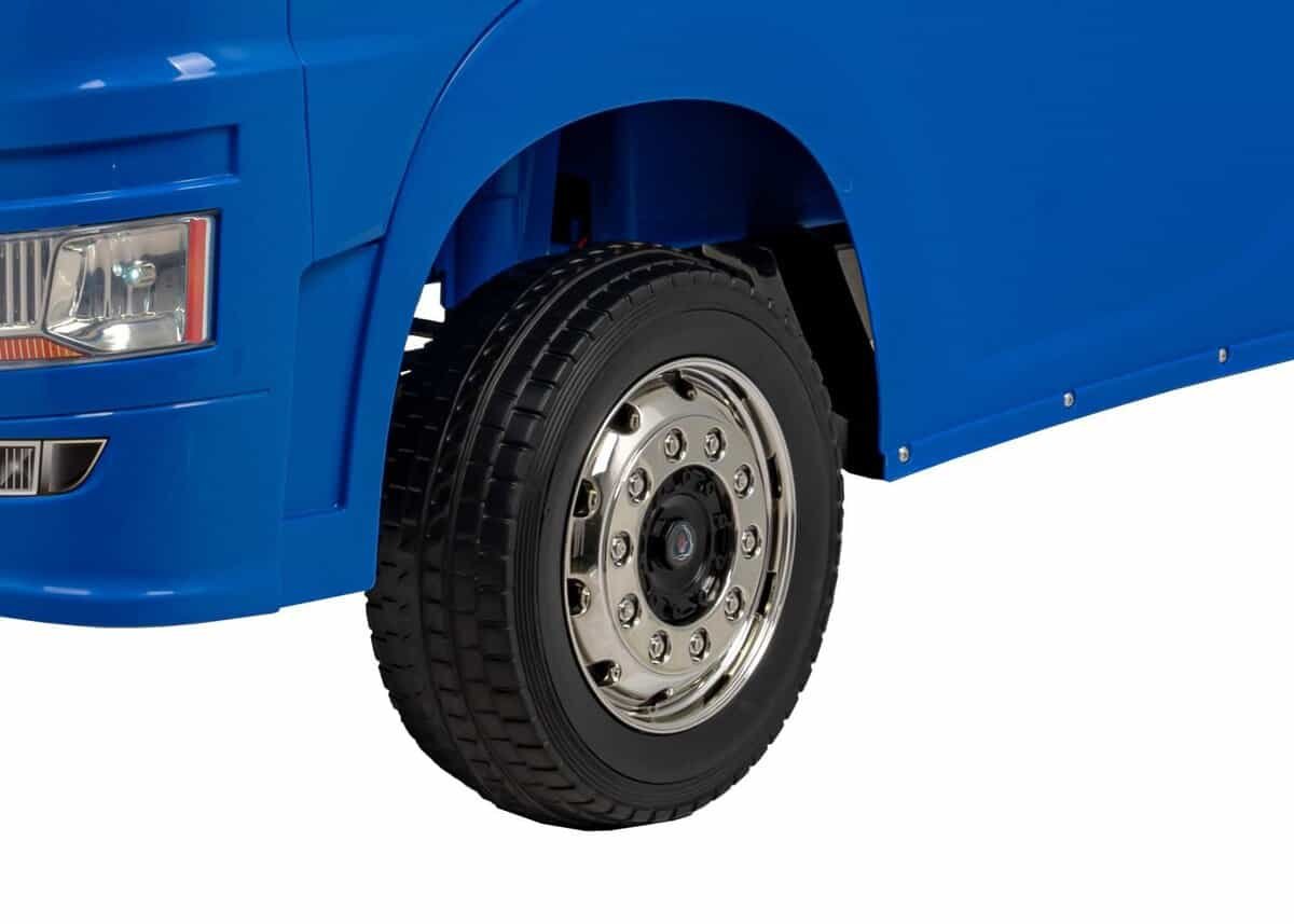 1. Mașină de jucărie culoare albastră, detalii realiste și sigure pentru copii.