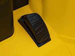 1. Pedal cu suspensie pentru biciclete copii, negru, confortabil și sigur pentru cei mici.