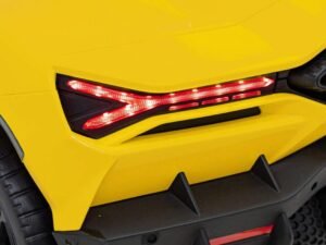 Jucărie auto sportivă pentru copii, mașină electrică, design modern galben.