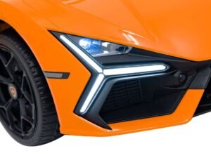 Jucărie mașină sport pentru copii, detaliu cu faruri LED, design dinamic și culori vibrante.