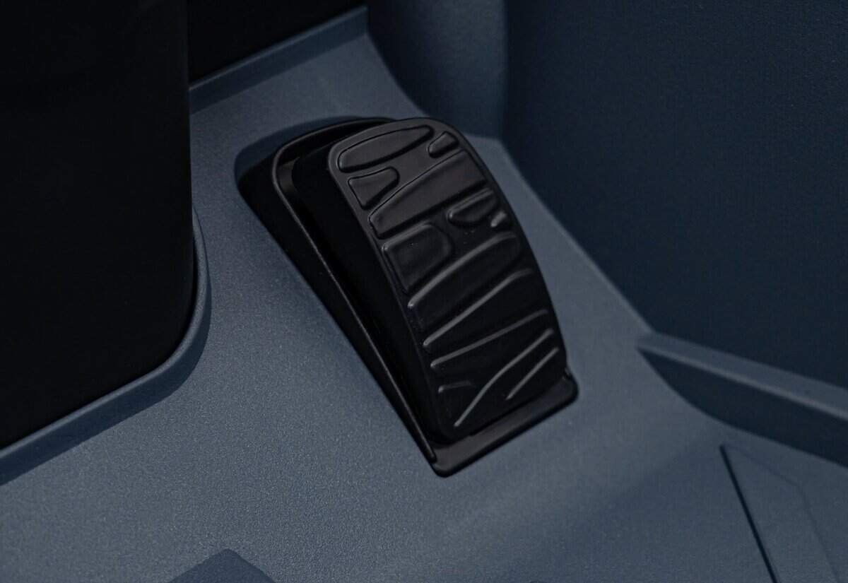 Vehicle Lamborghini Revuelto Gray - Image 24