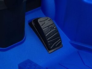 Pedal de accelerație pentru mașinuțe de joacă din plastic, pentru copii.