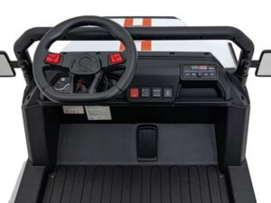 Pilota de mașină electrică pentru copii, design realist, siguranță și distracție garantată pentru cei mici.