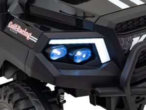 Perete frontal cu faruri LED și logo "Golf Racing" pe jeep electric pentru copii.