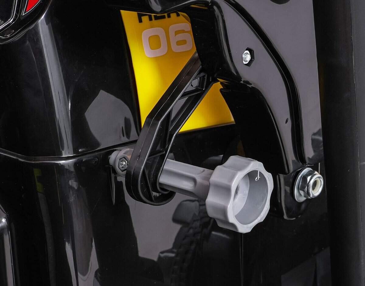 1. Detaliu jucarie de lemn pentru copii, culoare galbena 2. Jucarie de lemn pentru copii, design colorat și sigur. 3. Imaginea prezintă o jucarie de lemn pentru copii, cu detalii colorate și sigure, perfectă pentru activități creative.